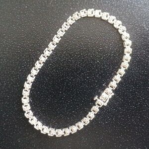 Elegant 8" Silver & Diamond Chip Tennis Bracelet
